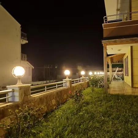 Altinova Denize Sifir Tripleks Yazliik 빌라 Ayvalı