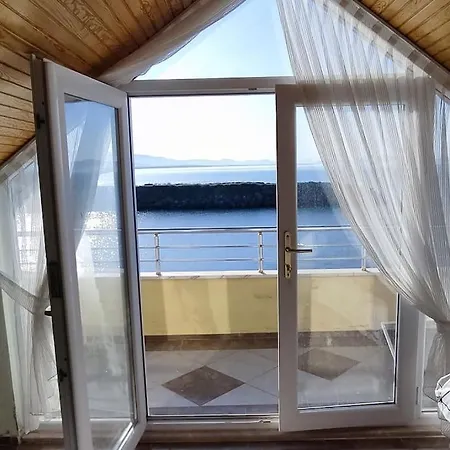 Villa Altinova Denize Sifir Tripleks Yazliik Ayvalik