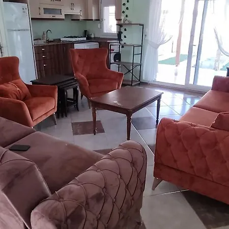 Villa Altinova Denize Sifir Tripleks Yazliik Ayvalik